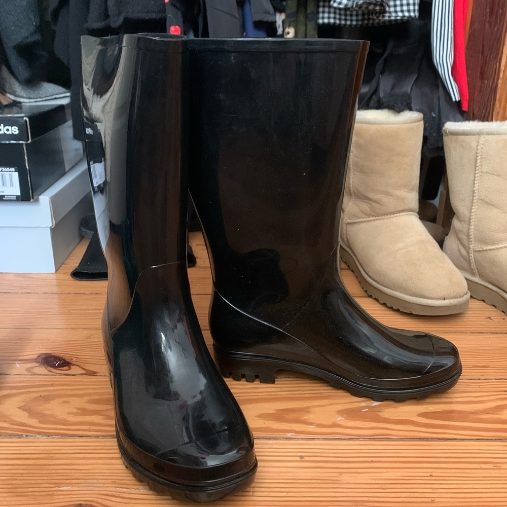 ⭐️ 3 for $20 - Cute black rain boots